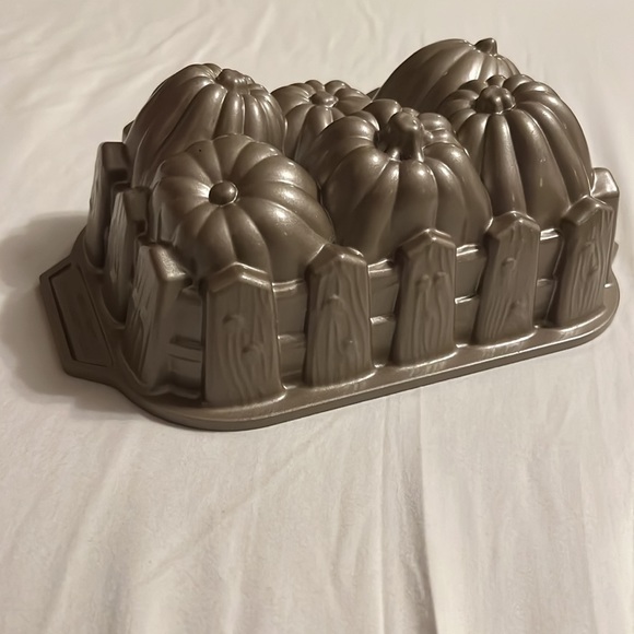 Nordic Ware Fall Pumpkin Harvest Loaf Pan - Picture 4 of 7